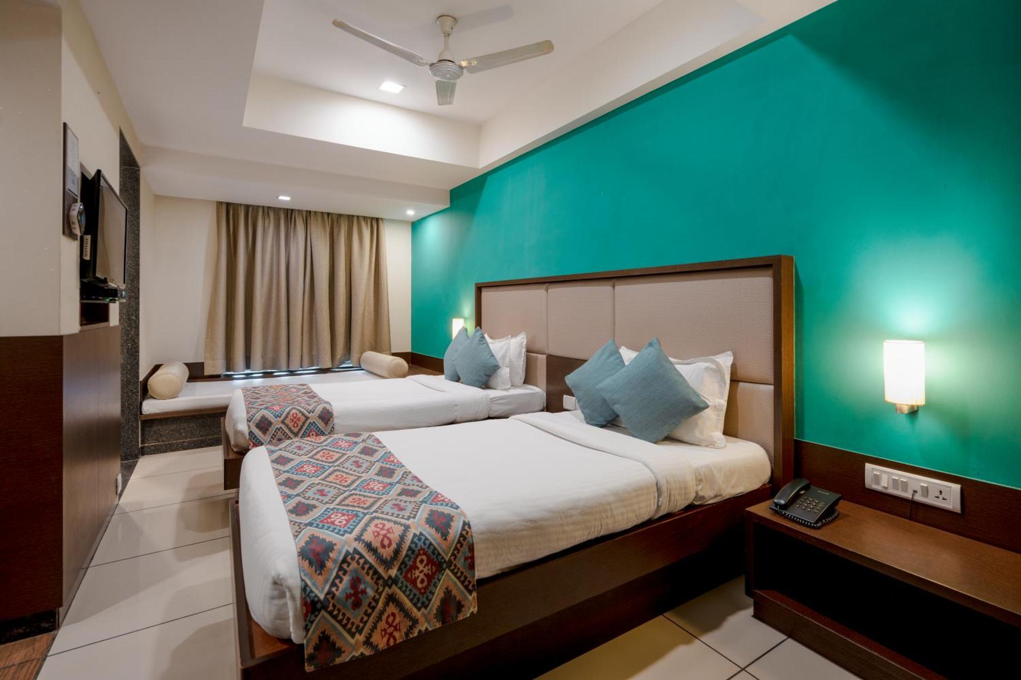 Gcc Hotel And Club Mira-Bhayandar Экстерьер фото