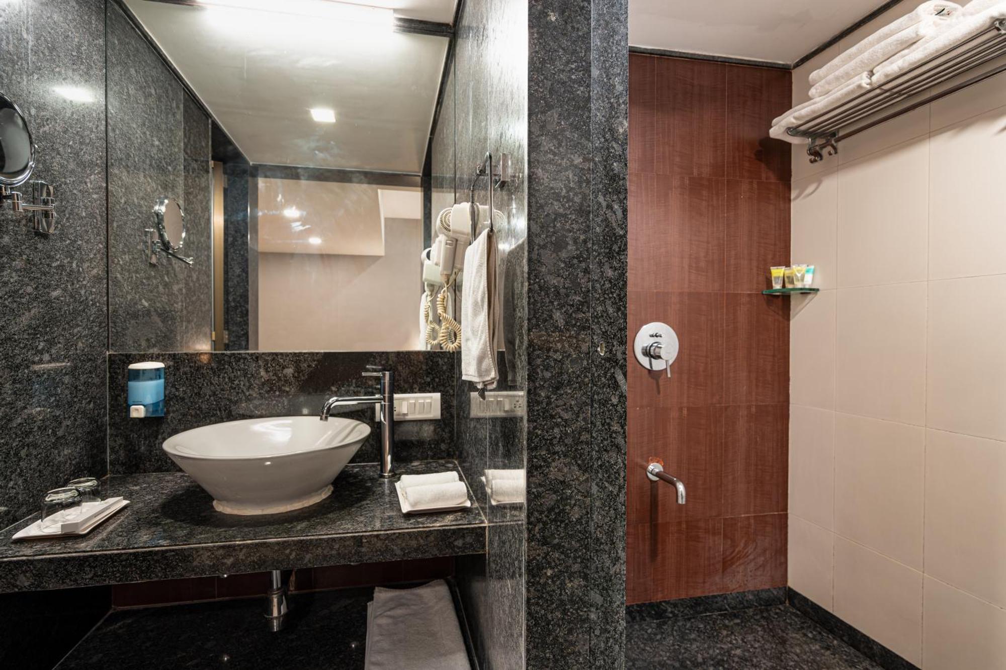 Gcc Hotel And Club Mira-Bhayandar Экстерьер фото