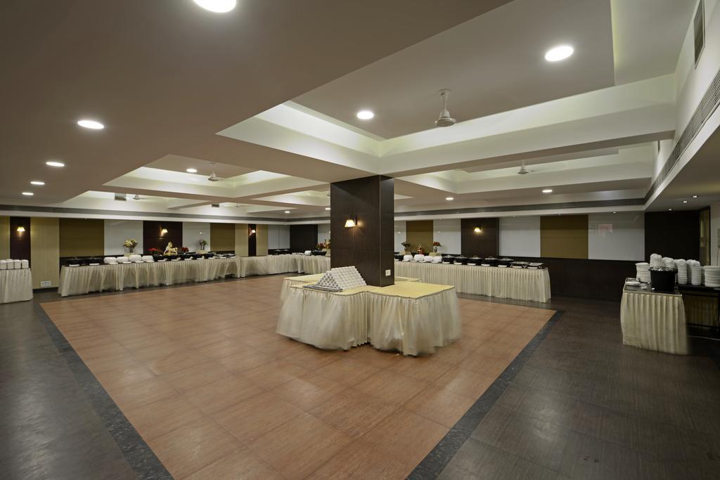 Gcc Hotel And Club Mira-Bhayandar Экстерьер фото